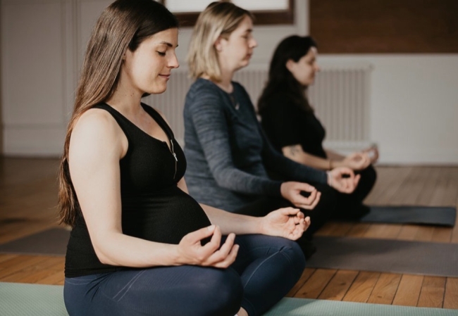 YOGA PRENATAL forfait 10 séances / cours collectifs JEUDI 17h45